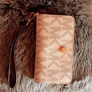 Michael Kors wristlet
